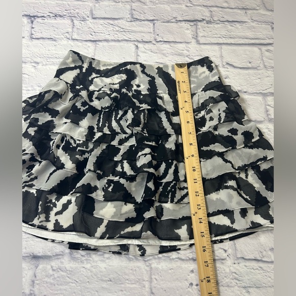 Express  Black and White Ruffled/ Tiered Mini Skirt. - Picture 3 of 6